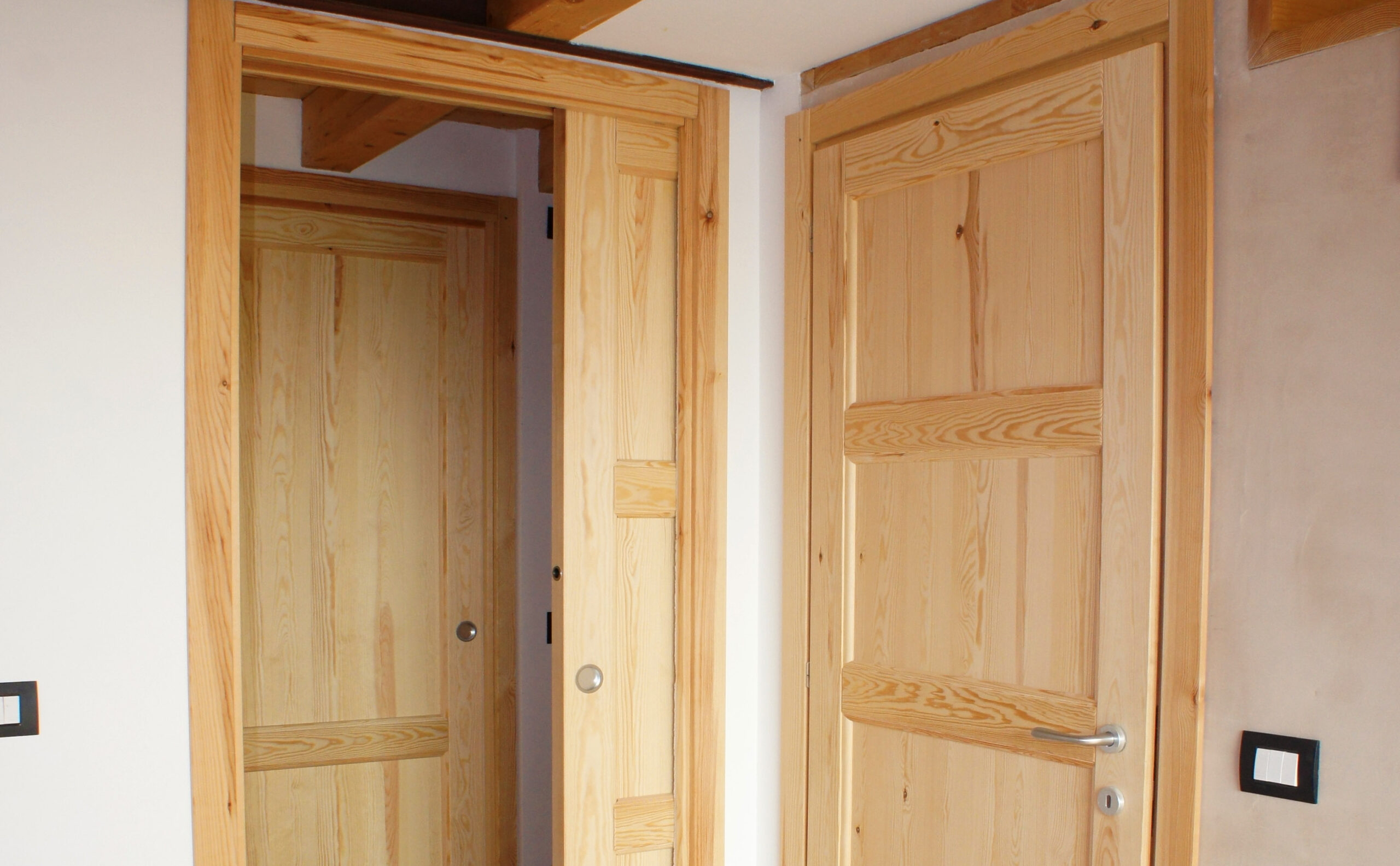 Porte in legno massello di pino