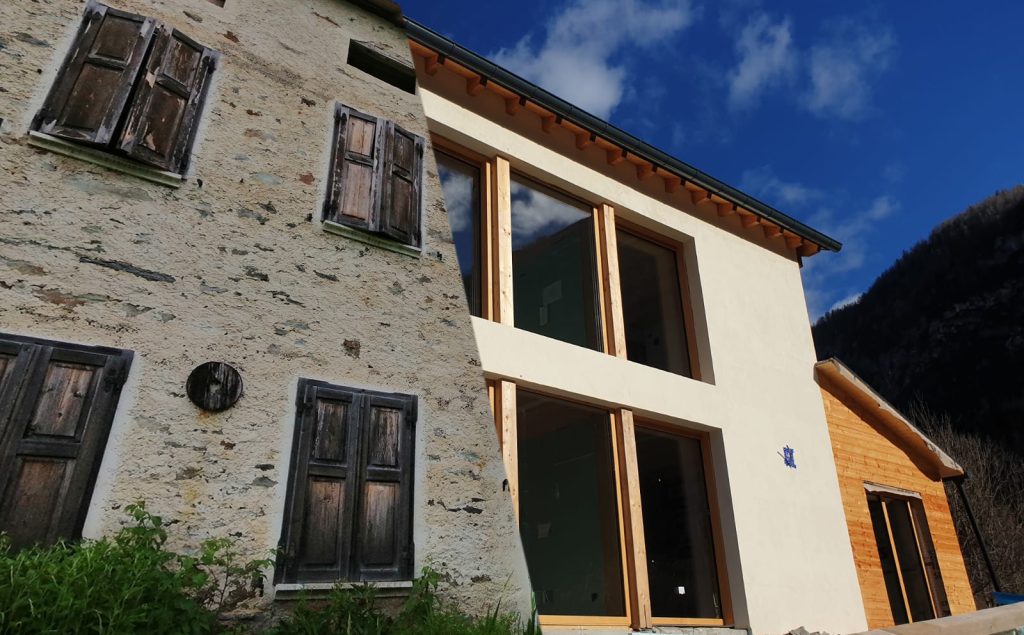 Casa demolita e ricostruita, prima e dopo